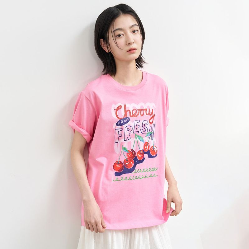 GENERAL IDEA（ジェネラルアイディア）の「 WOMAN フルーツオーバーサイズTシャツ [PINK CHERRY]（Tops）」
