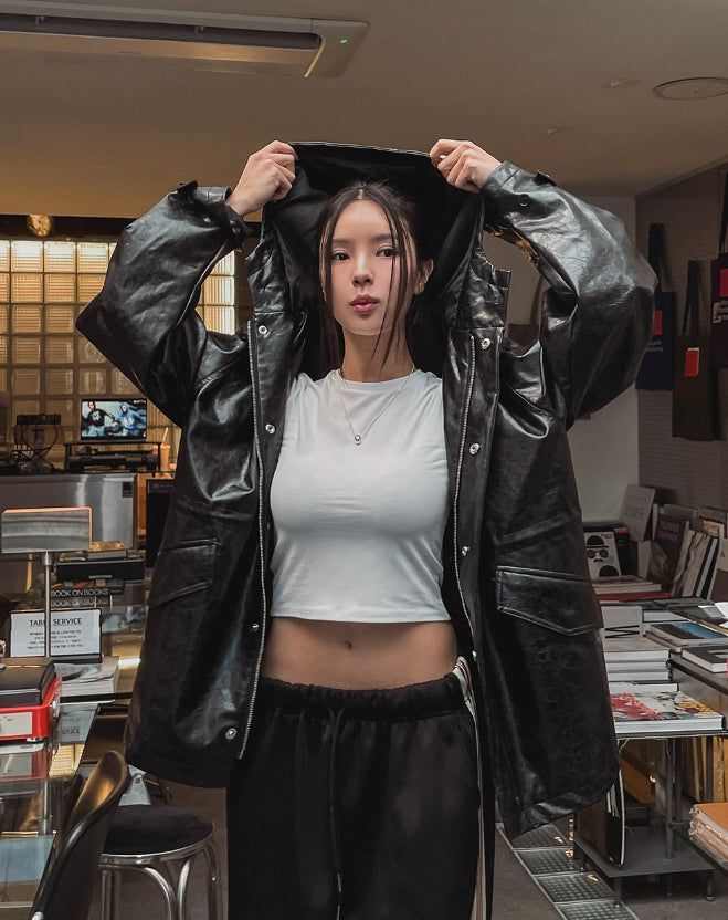 Seri glossy crack leather hoodie field jacket