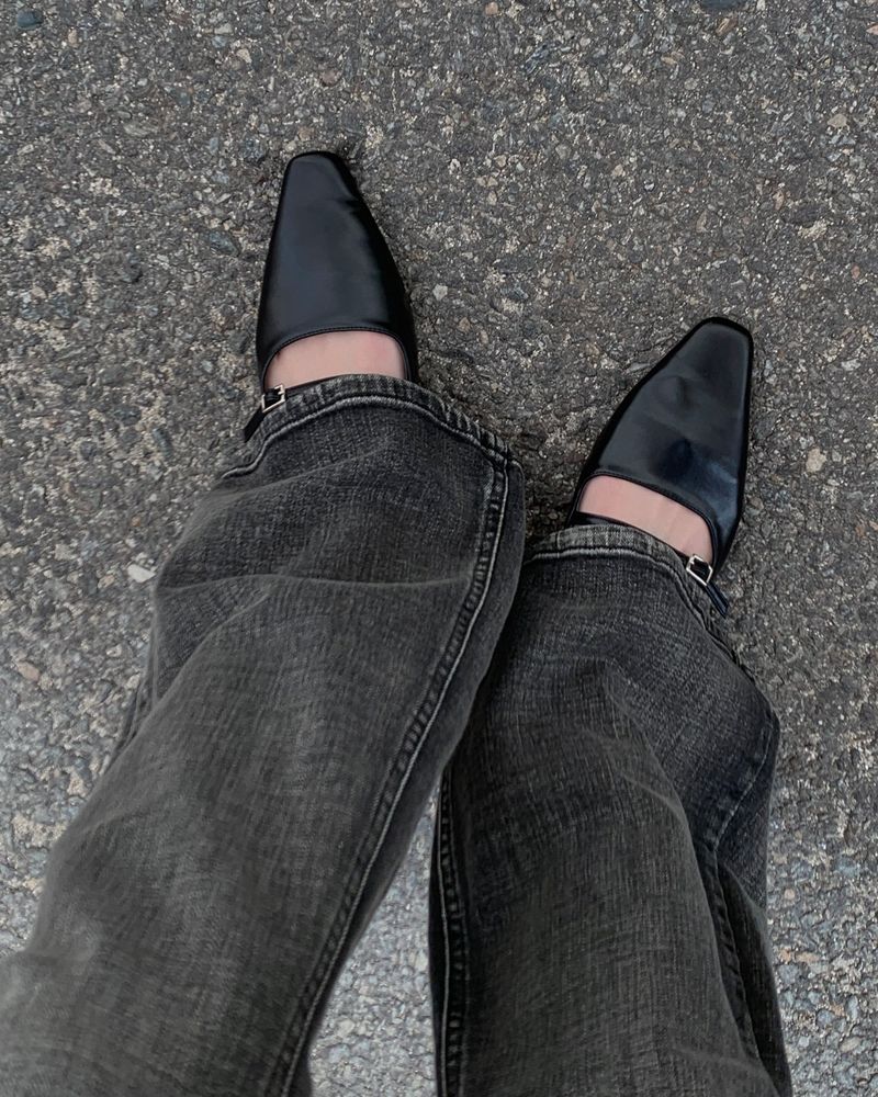 Strap flat shoes