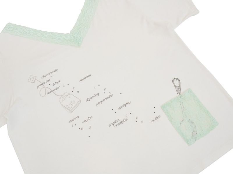 TEA DIARY V-NECK TOP / WHITE