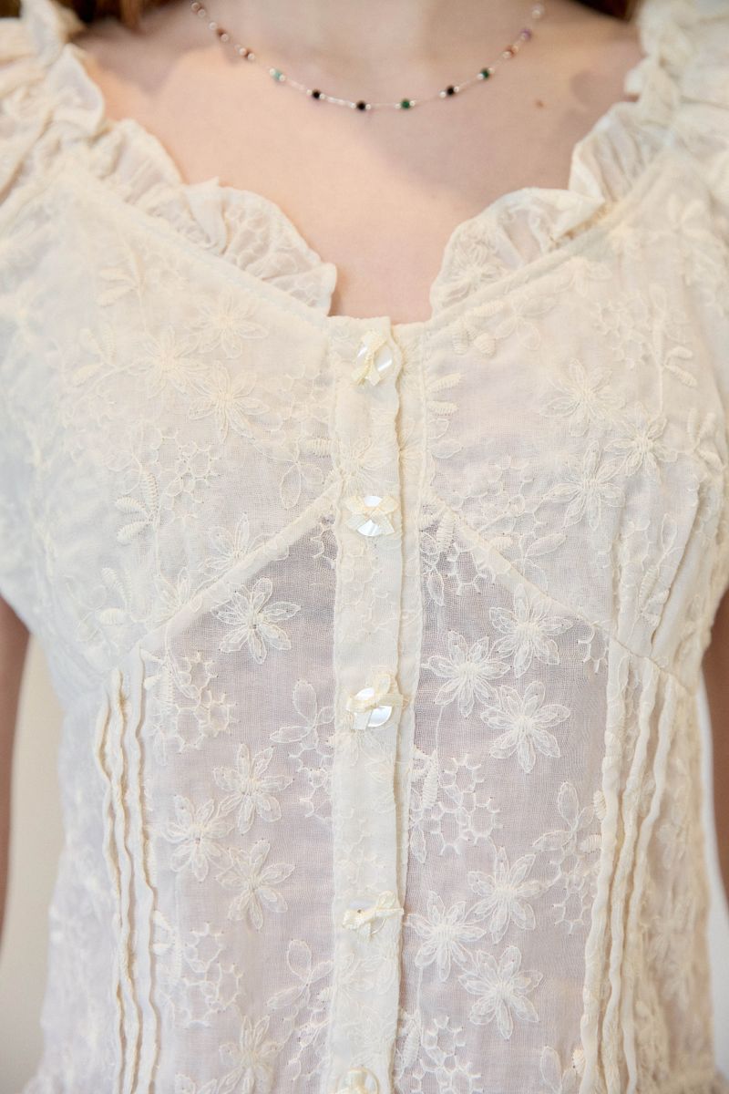 DAISY FRILL BLOUSE
