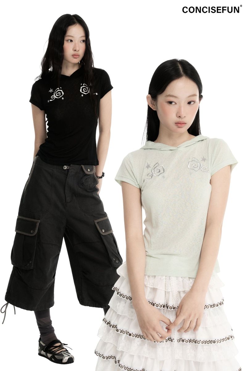 CONFUN（コンファン）の「CONFUN Embroidered Silver Thread Patterned Split Design Semi-transparent Linen Fabric Tight-Fitting Hooded Short-Sleeved T-Shirt（Tops）」