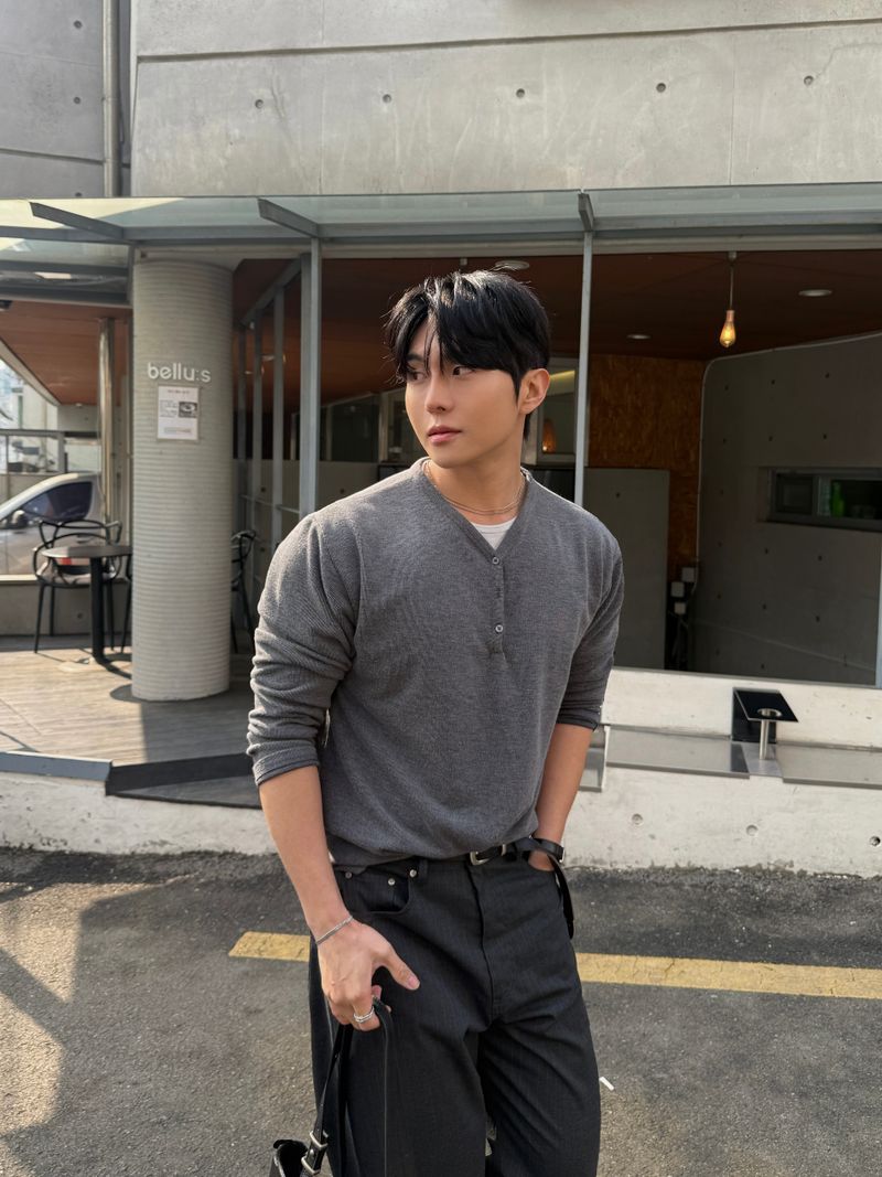 Port button layered knitwear