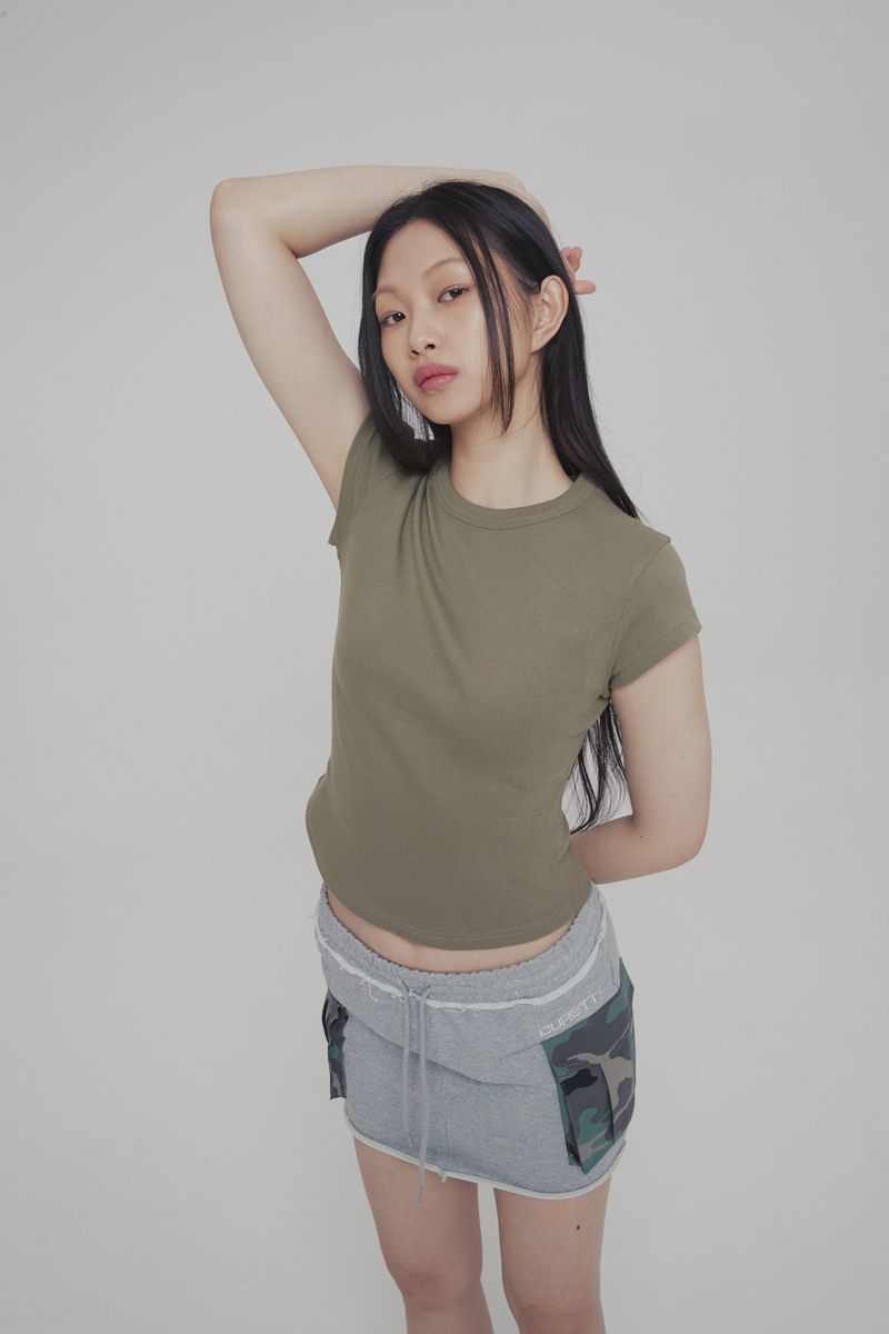 C 90S ラインベーシックTシャツ_カーキ