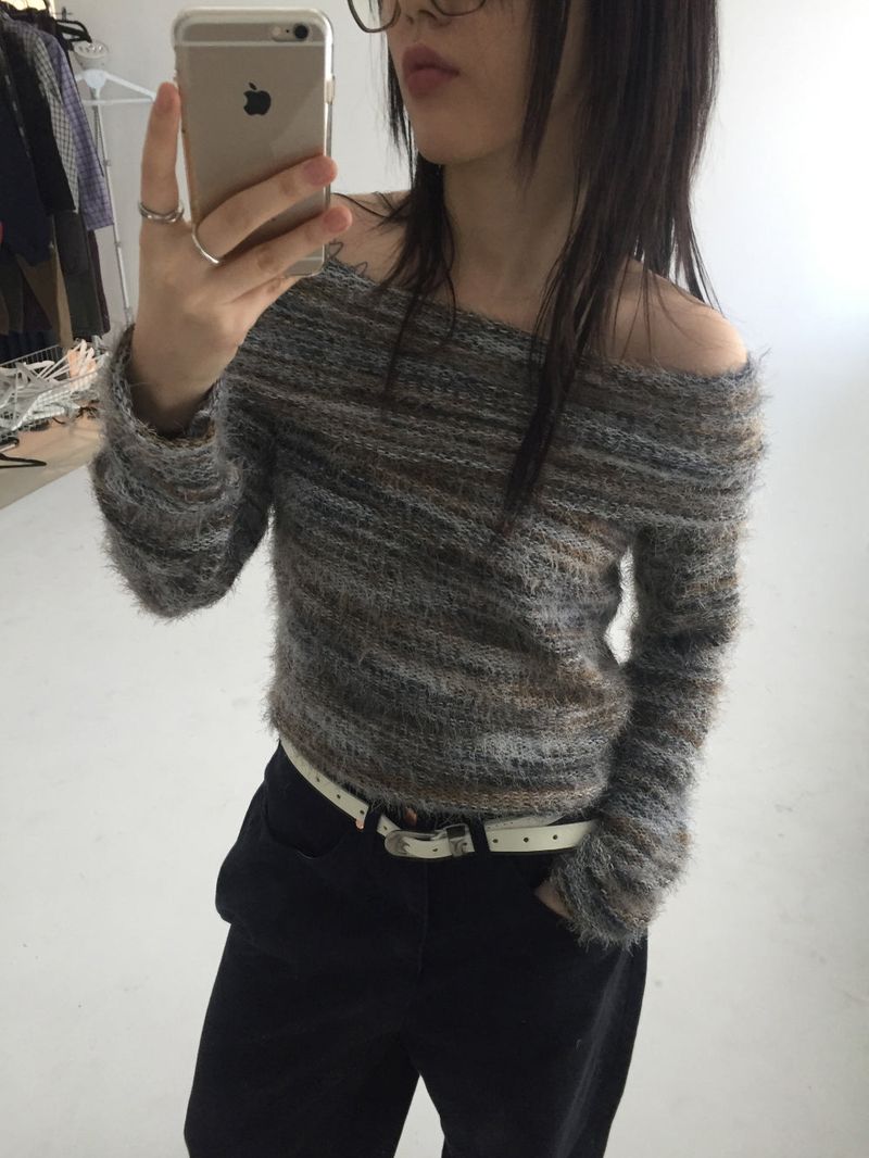 Color combination angora off-shoulder knit