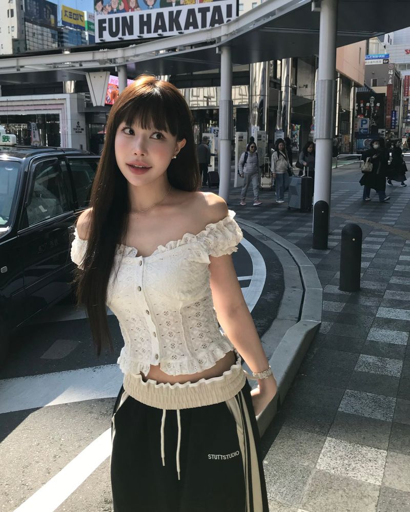 cloudemotion（クラウドエモーション）の「jelly off & square lace bl/top（Tops）」