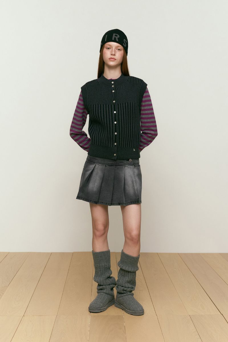 CHERRY CAP SLEEVE KNIT VEST [BLACK]