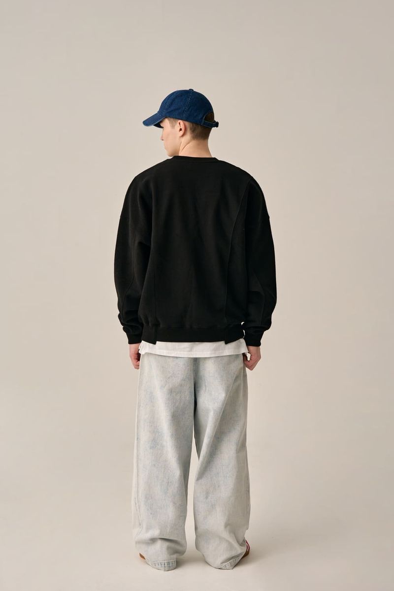 REVERSE PATTERN SWEATSHIRT-BLACK