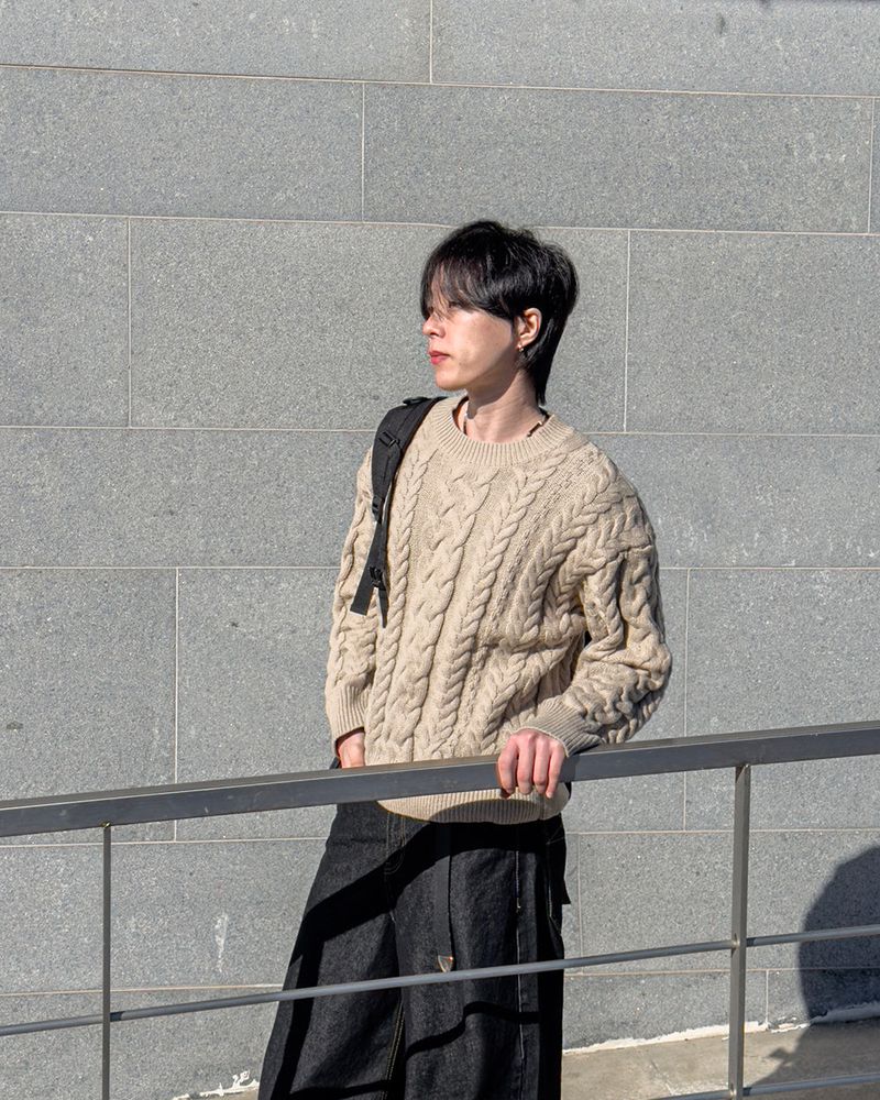 Cabbler Heavy Cable Knit Round Neck