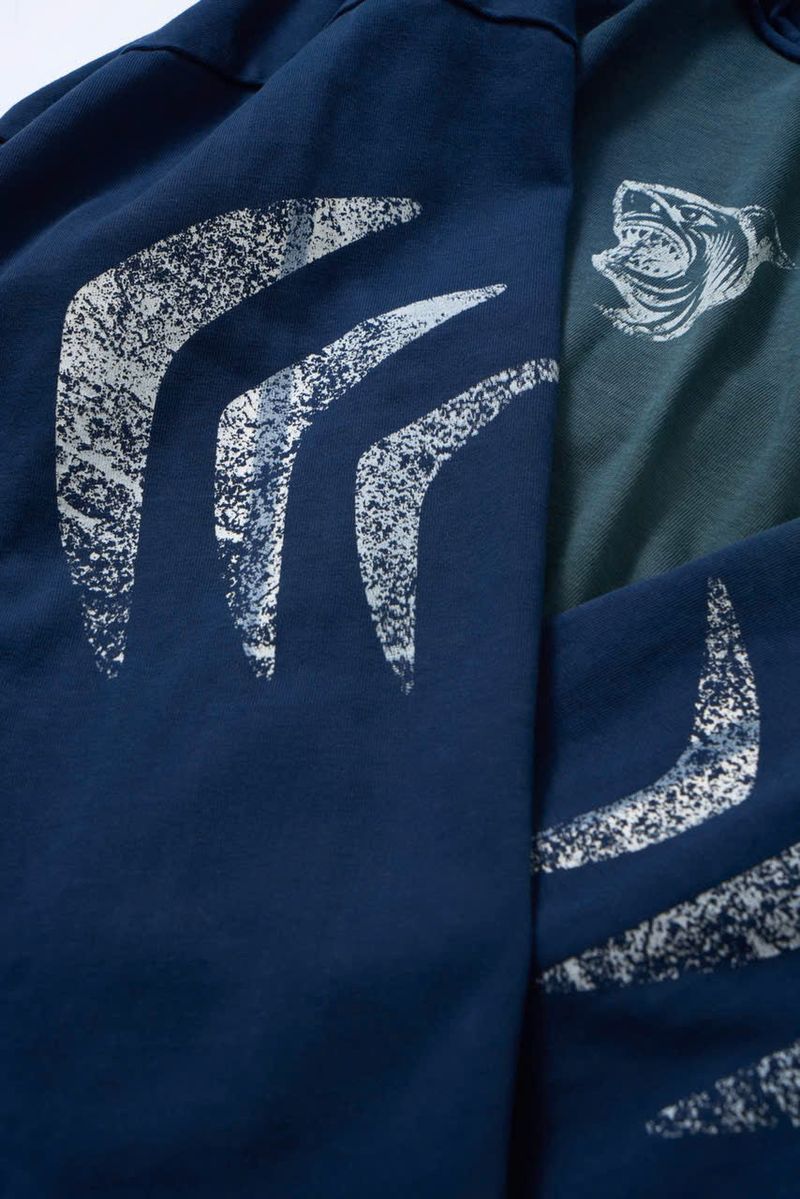 SHARK HALF-WASHED BLUE LONGSLEEVE