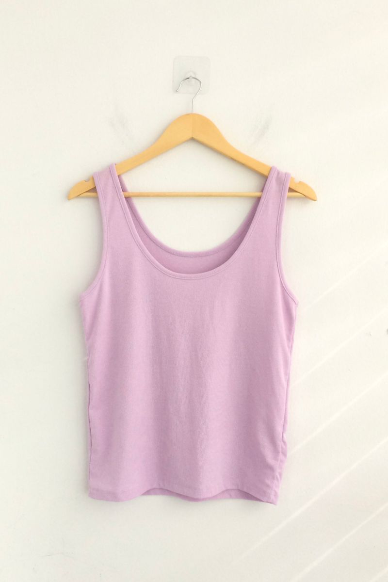 Natural fit color sleeveless