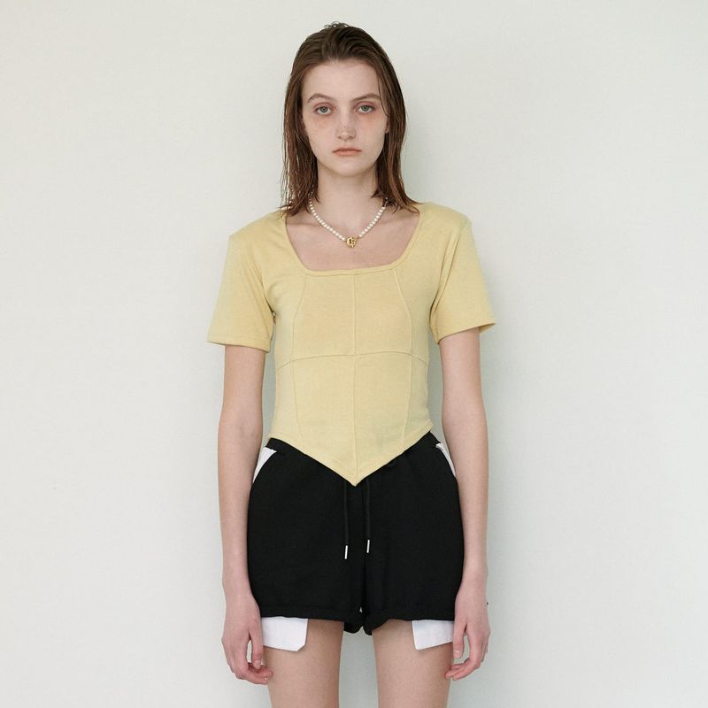MOIFAIRE(モイフェア)の「SQUARE T-SHIRT, YELLOW(Tops)」