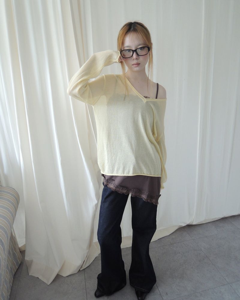 AIRY SUMMER V-NECK KNIT