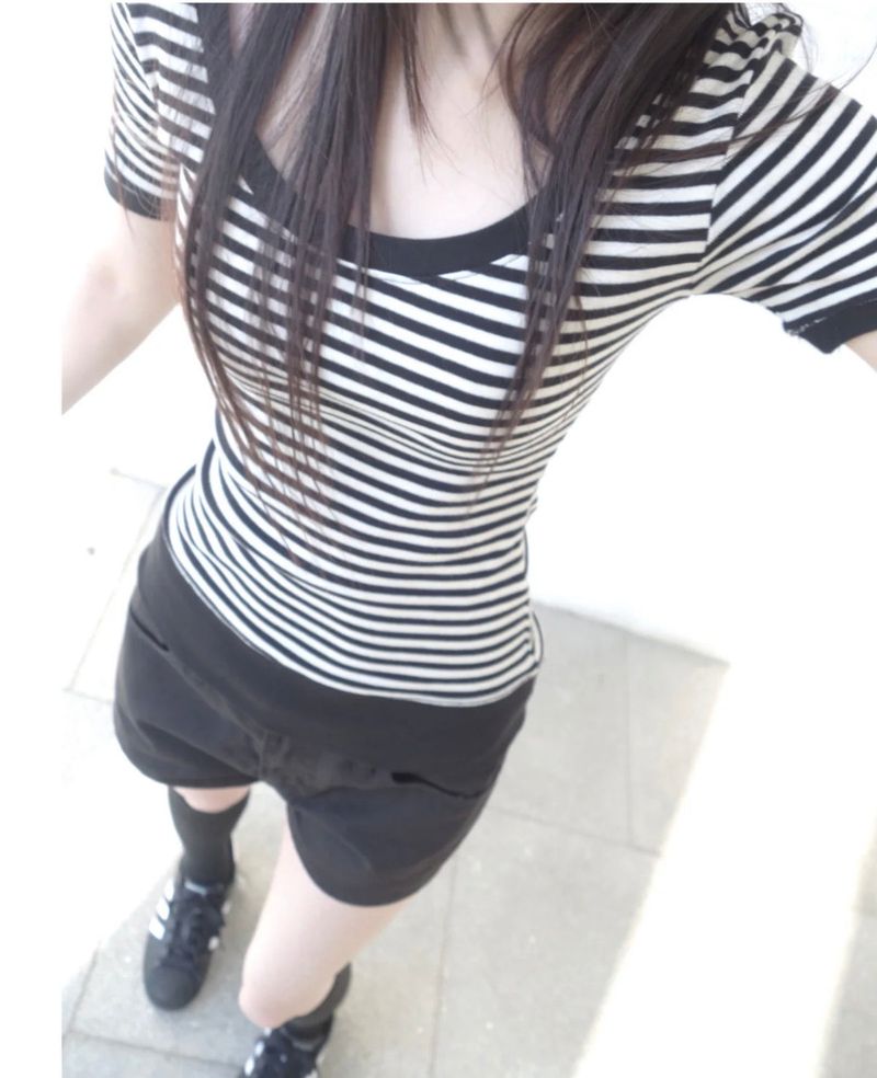 girl stripe tee