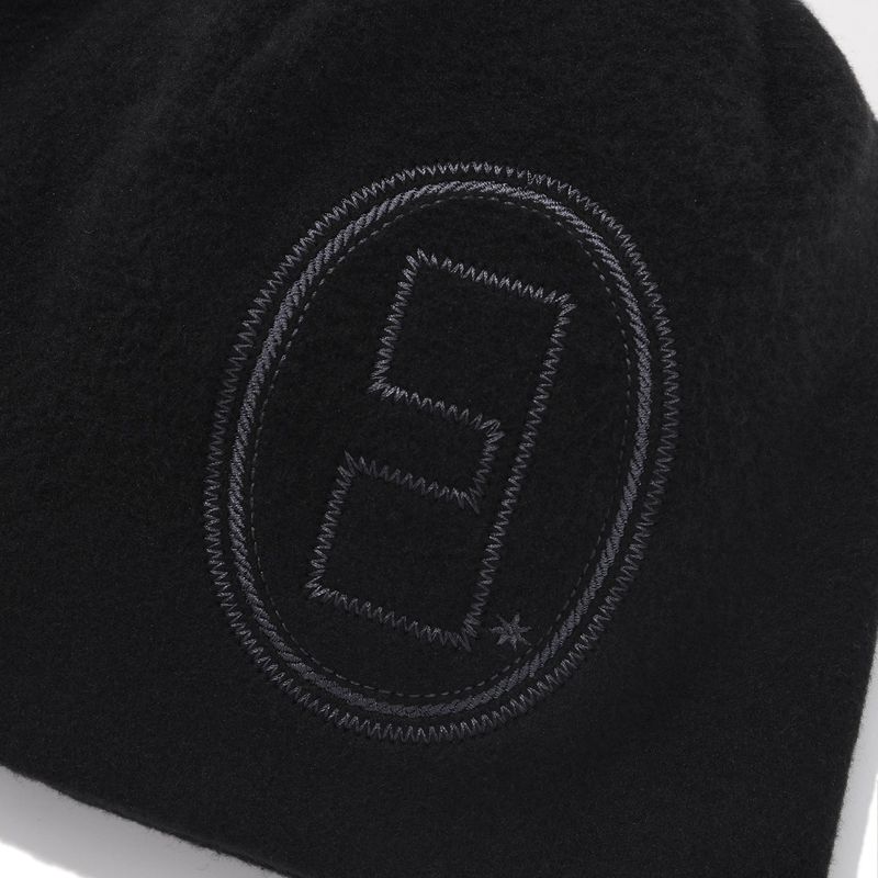 Stitched hairy beanie / Black