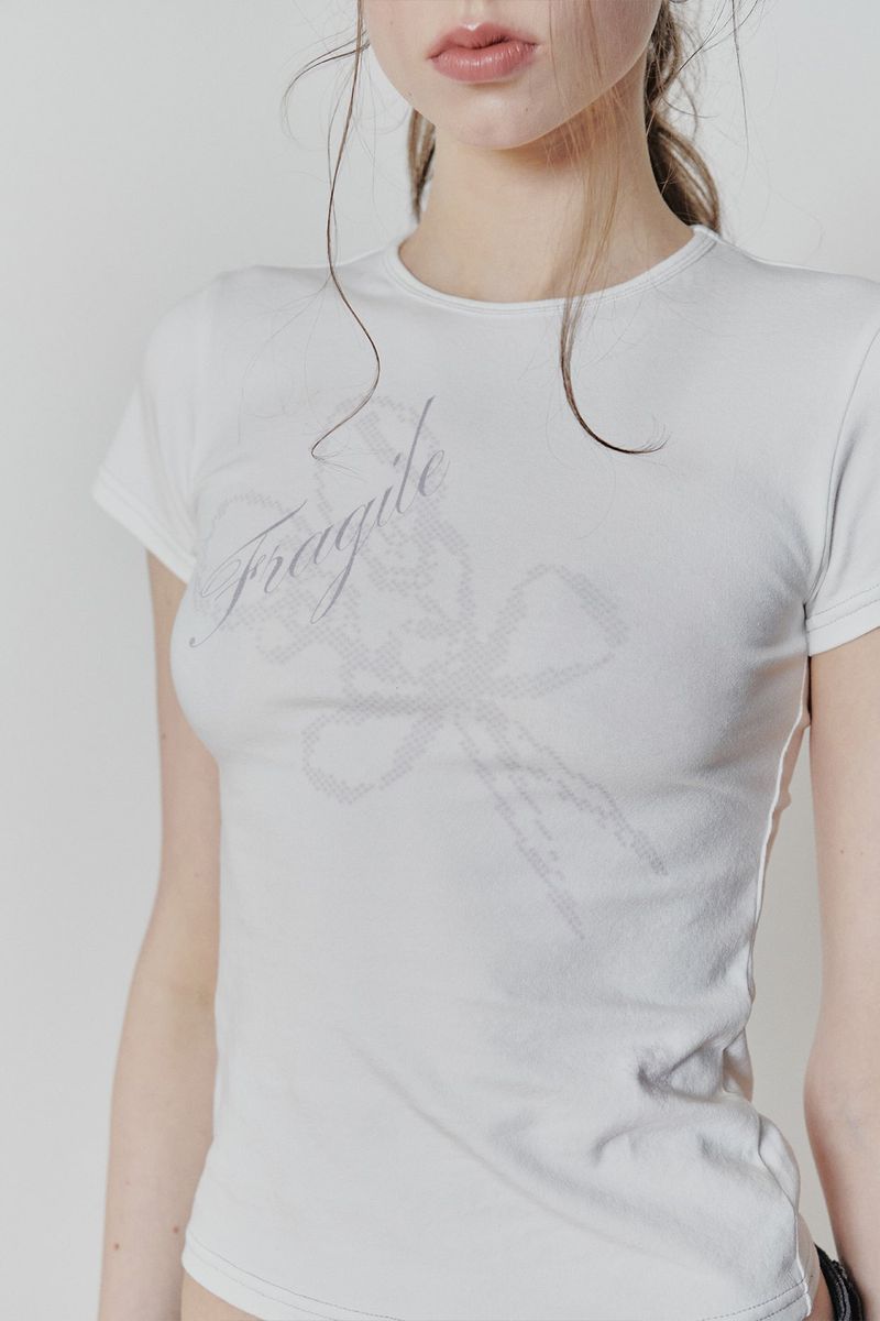FRAGILE GRAPHIC TEE white