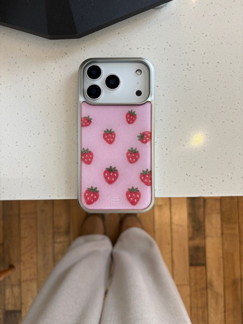 mon monde（モンモンド）の「winter berry phone case（Smartphone Accessories）」