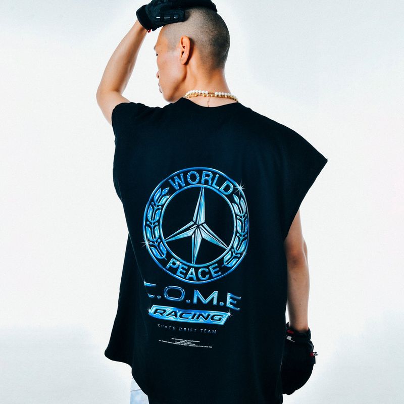 C.O.M.E（シーオーエムイー）の「[UNISEX] WORLD PEACE オーバーサイズローエッジスリーブレスTシャツ（ブラック）（トップス）」