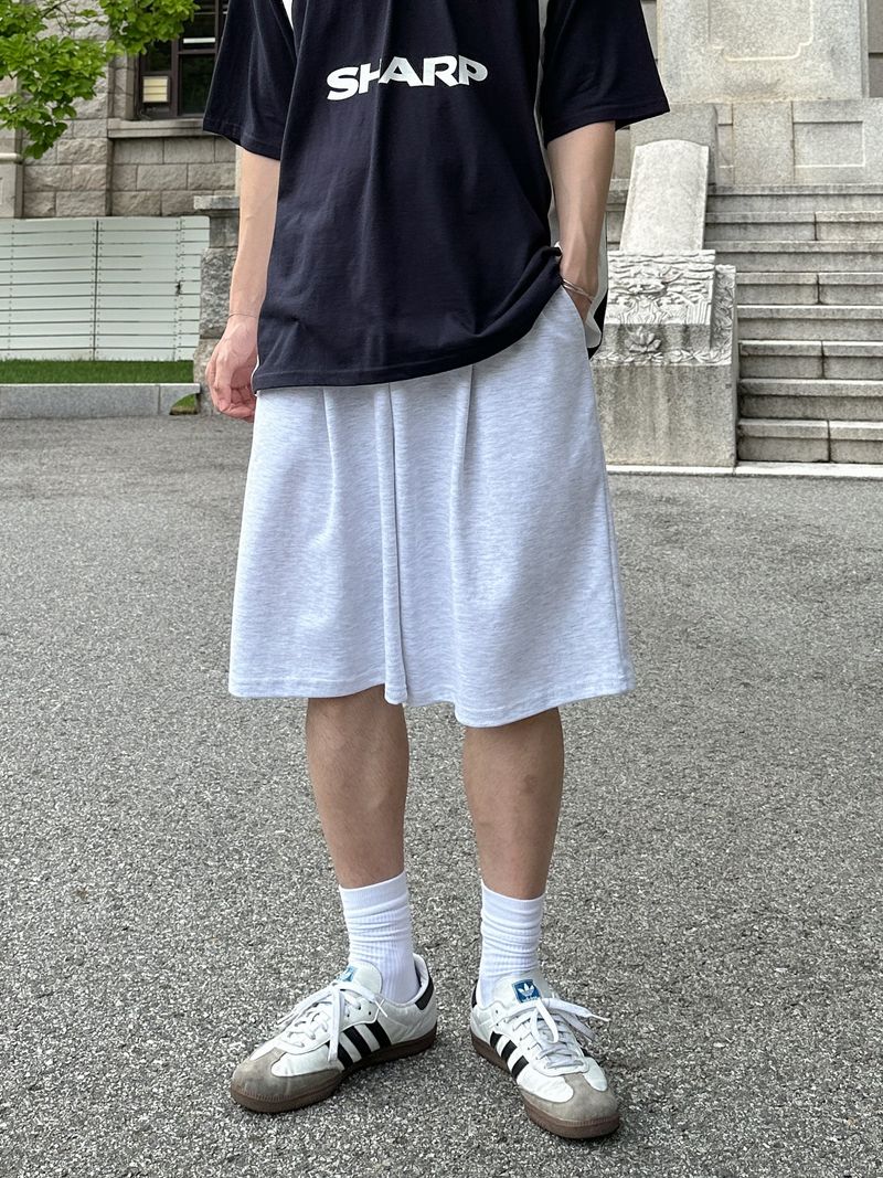 Lur One tuck Bermuda pants