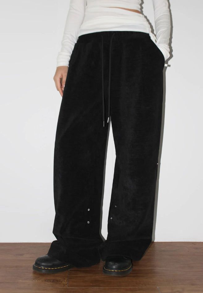 AAKE(アケ)の「VELVET SNAP WIDE PANTS(Pants)」