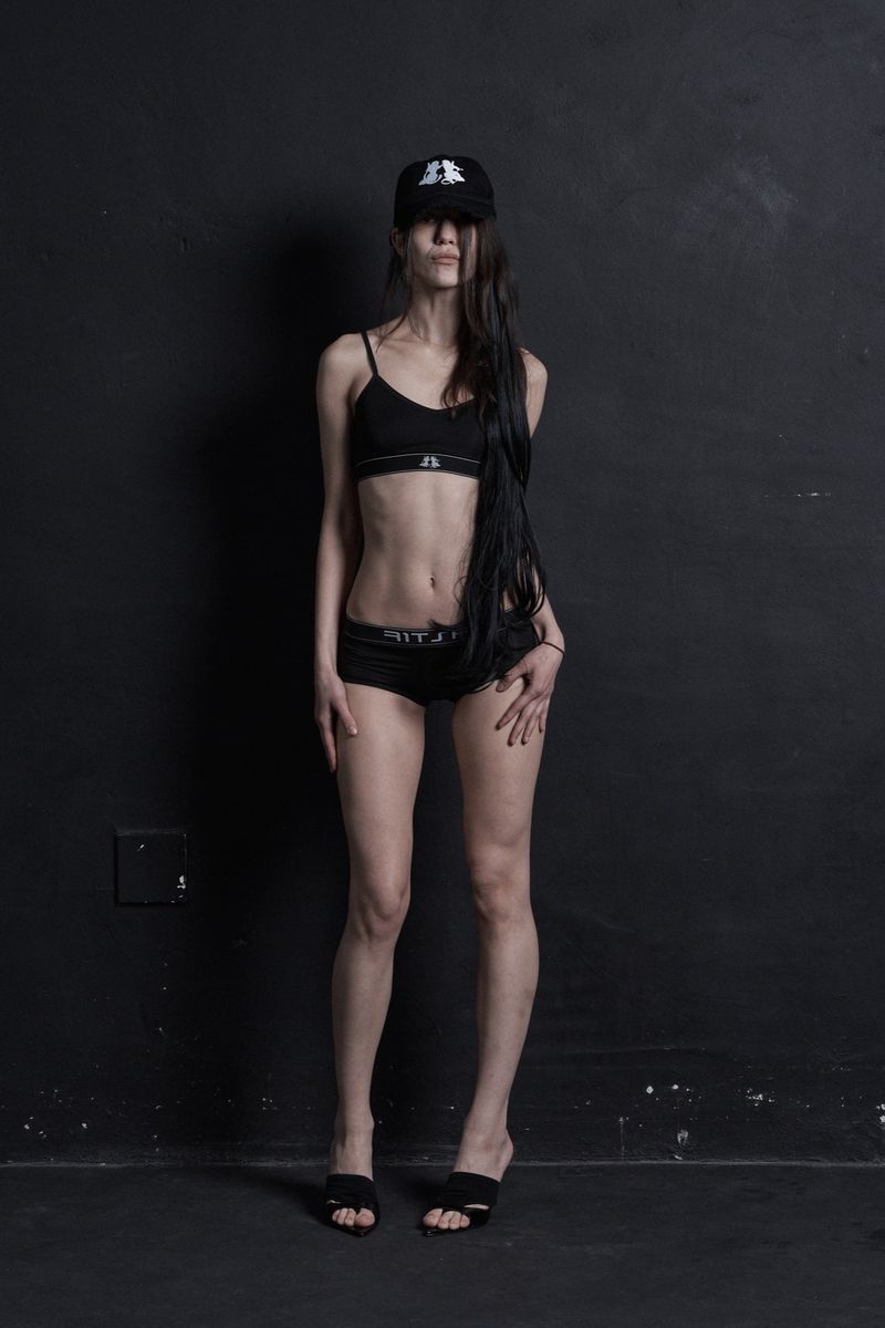 R1004（アールワンサウザンフォー）の「R1TSFR BRALETTE BLACK（Tops）」