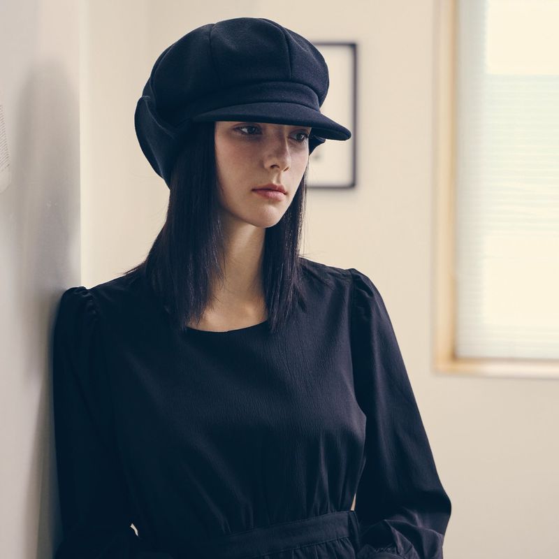 VA Stud Fly Newsboy Cap / Black