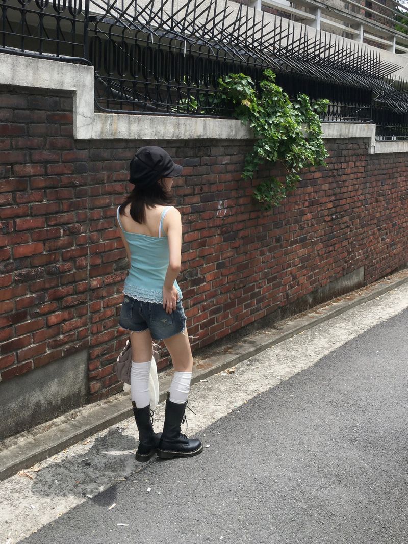 Distressed Washed Denim Hot Pants (3c)