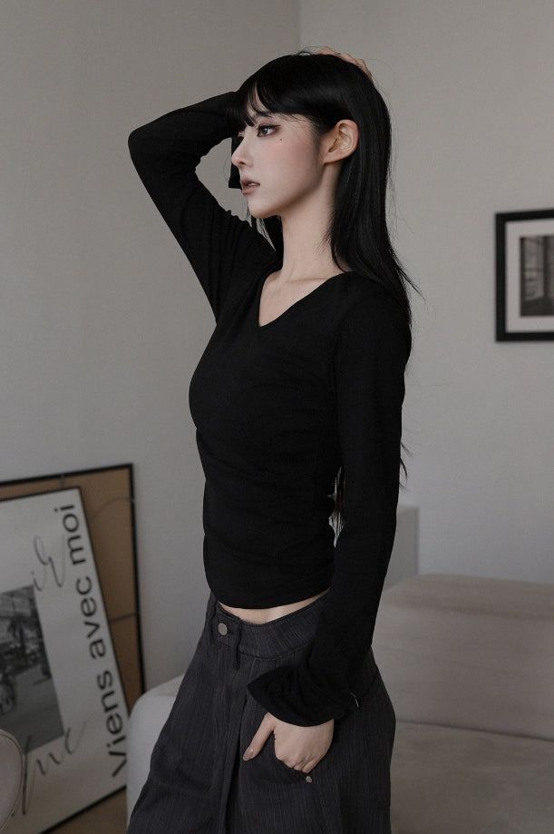 Slim V-neck Knit Top