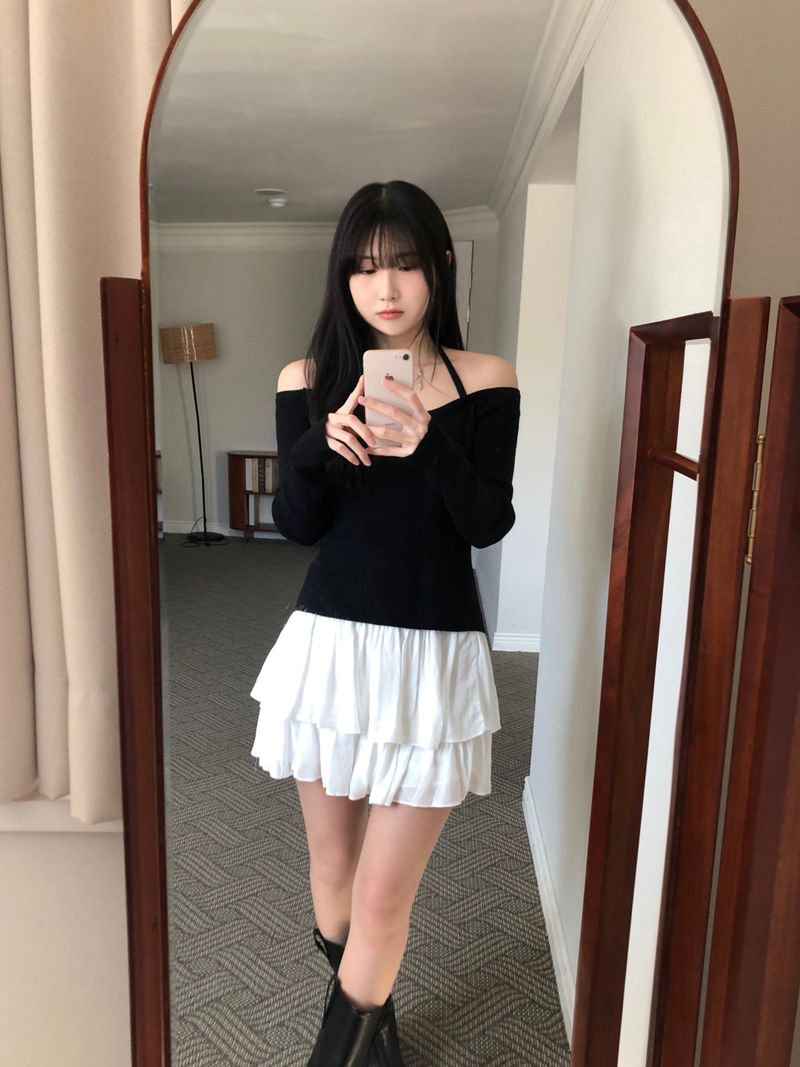 Halter Off-Shoulder Knitwear (2 colors)