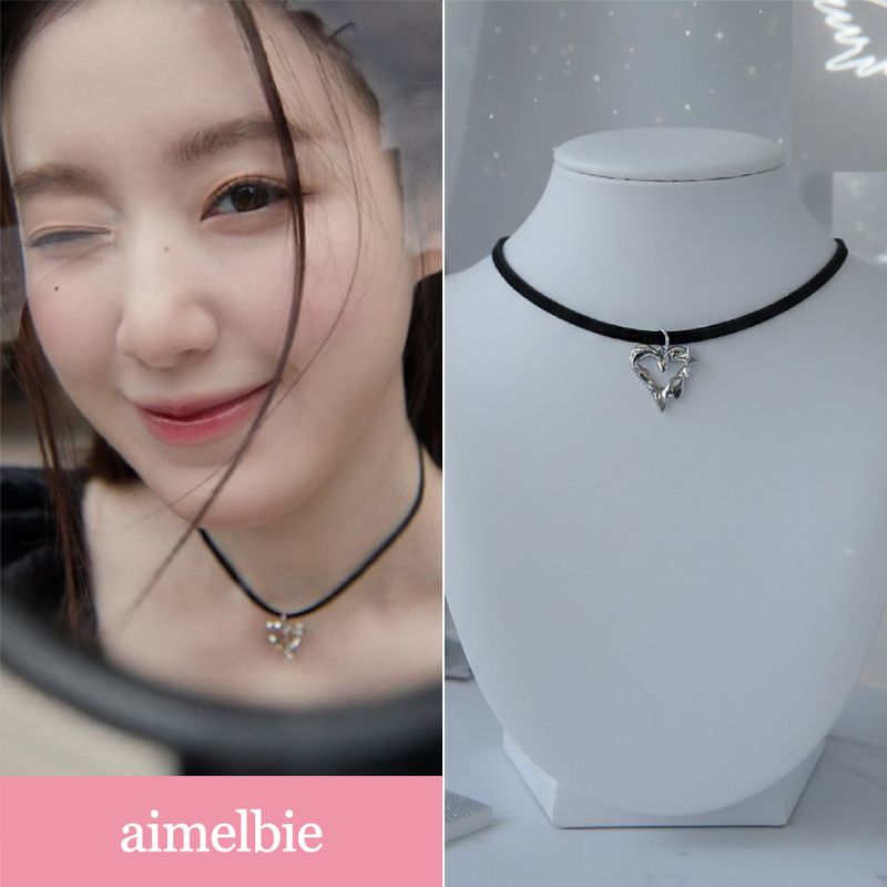 aimelbie（アイメルビー）の「[IDLE Shuhua Necklace] メルティングメタリックハートチョーカーネックレス - Silver Color（アクセサリー）」