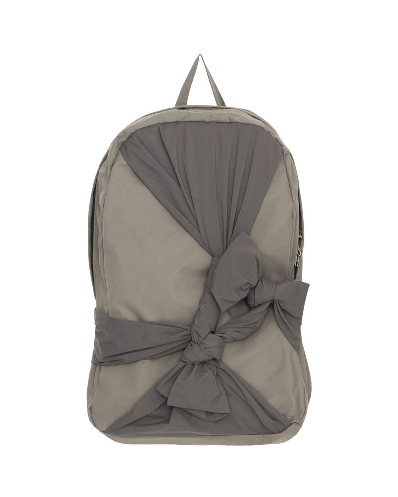 IUGAMAKARAS（イウガマカラス）の「Knotted Backpack (Ash Khaki)（Bags）」