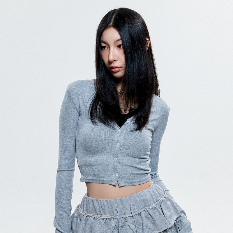 DAUSPICE(DUC)（ダウスピス）の「(DUC) V-Neck Crop Cardigan Gray（Tops）」