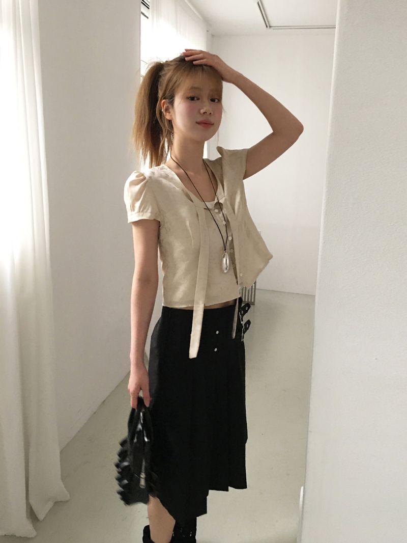 Jacquard tie puff blouse