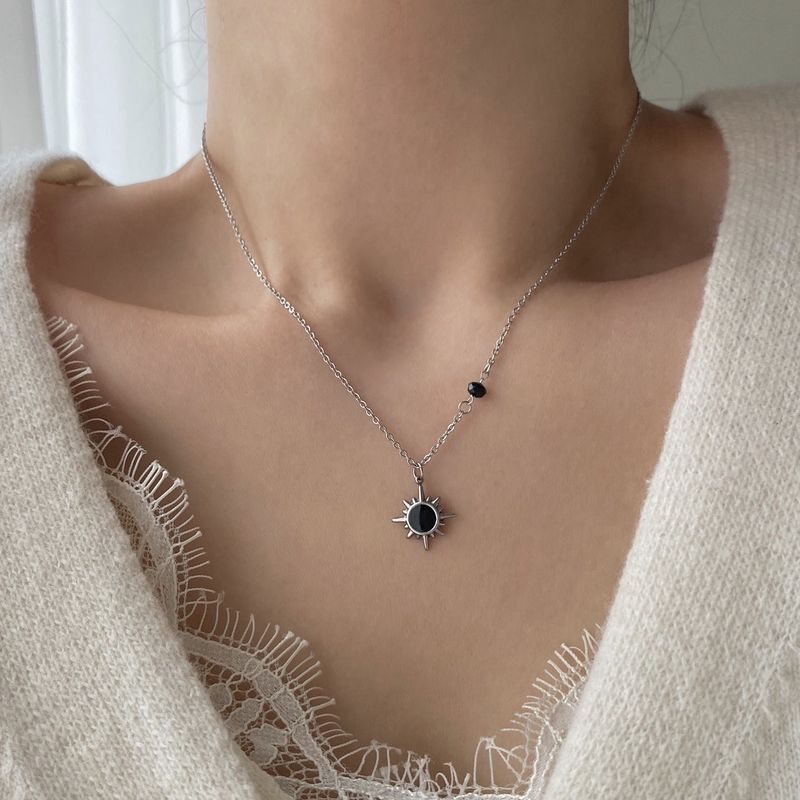 Acer rojo(アセルロジョ)の「shia Shine Star Black Unique Necklace(Accessories)」
