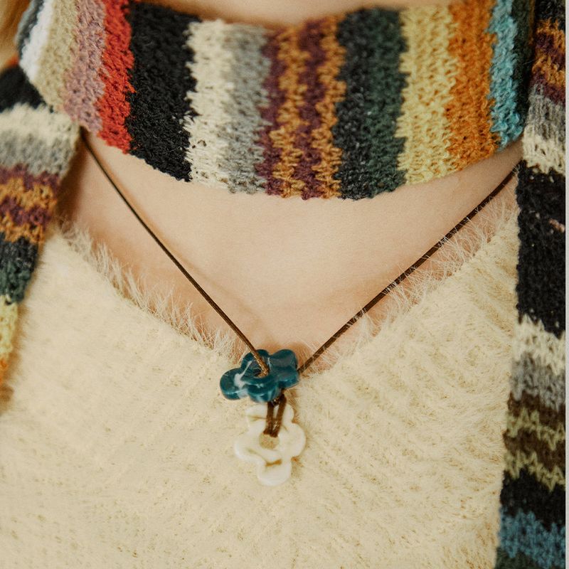 Unbalance Daisy Pendant Strap Necklace