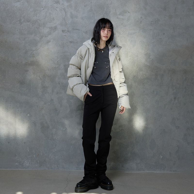 BANDED SLEEVE CURVE PUFFER