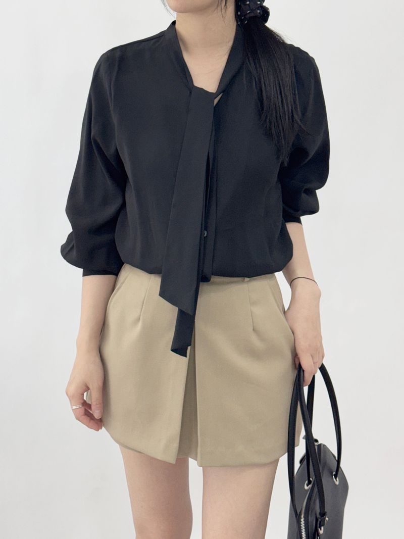 Bleak tie button long-sleeve blouse