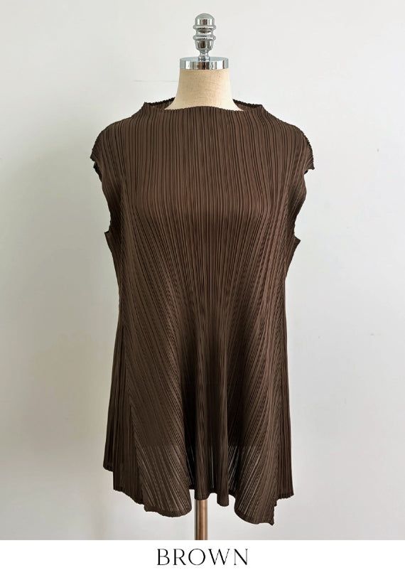 Loel Cut Line Pleated Cap Sleeve Blouse
