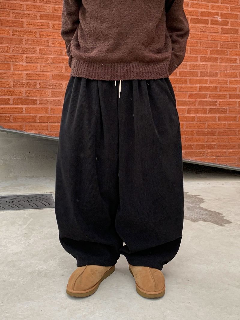 Corduroy two-tuck balloon wide pants