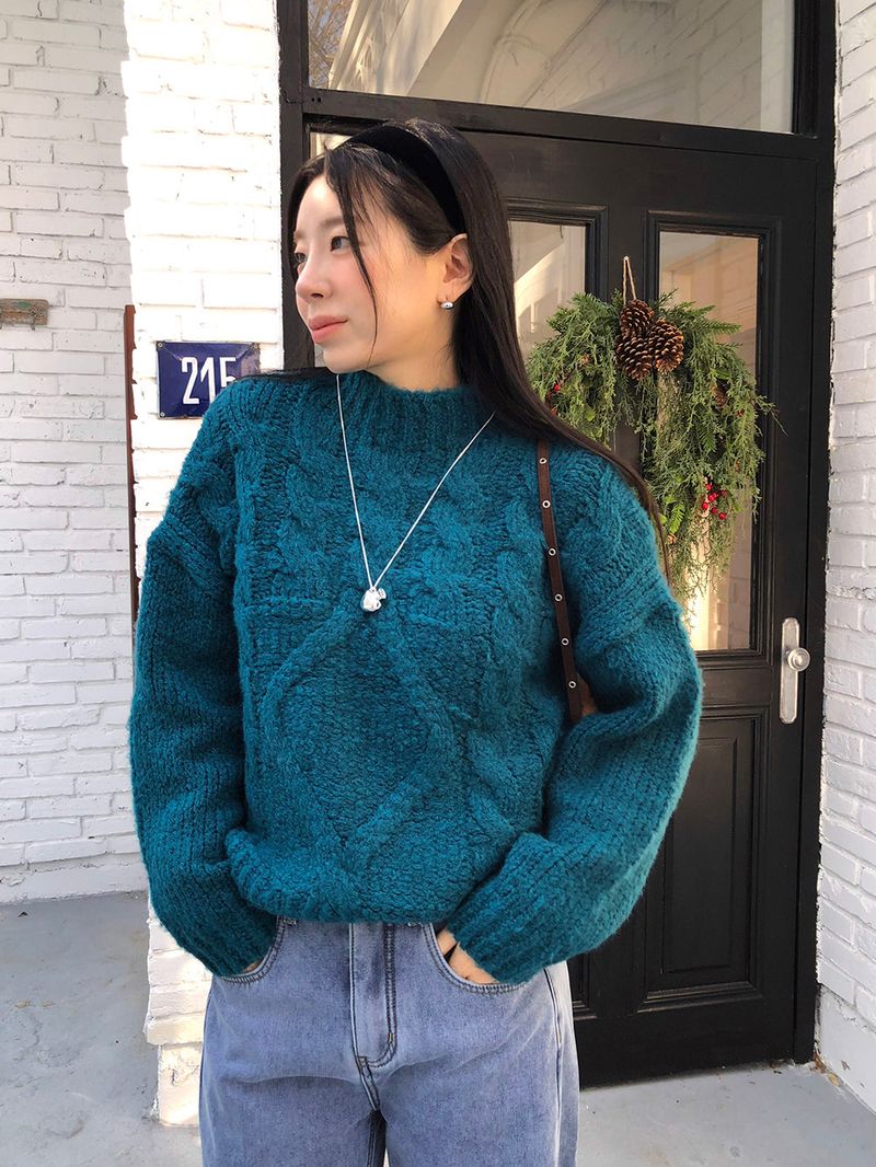 [MADE] MUHR HIGH-NECK CABLE KNIT