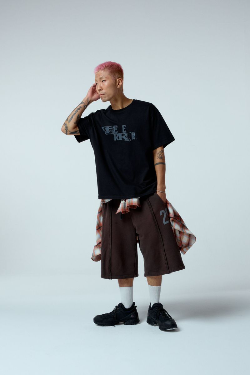 EEERRR Distorted logo over-crop fit T-shirt (Black)