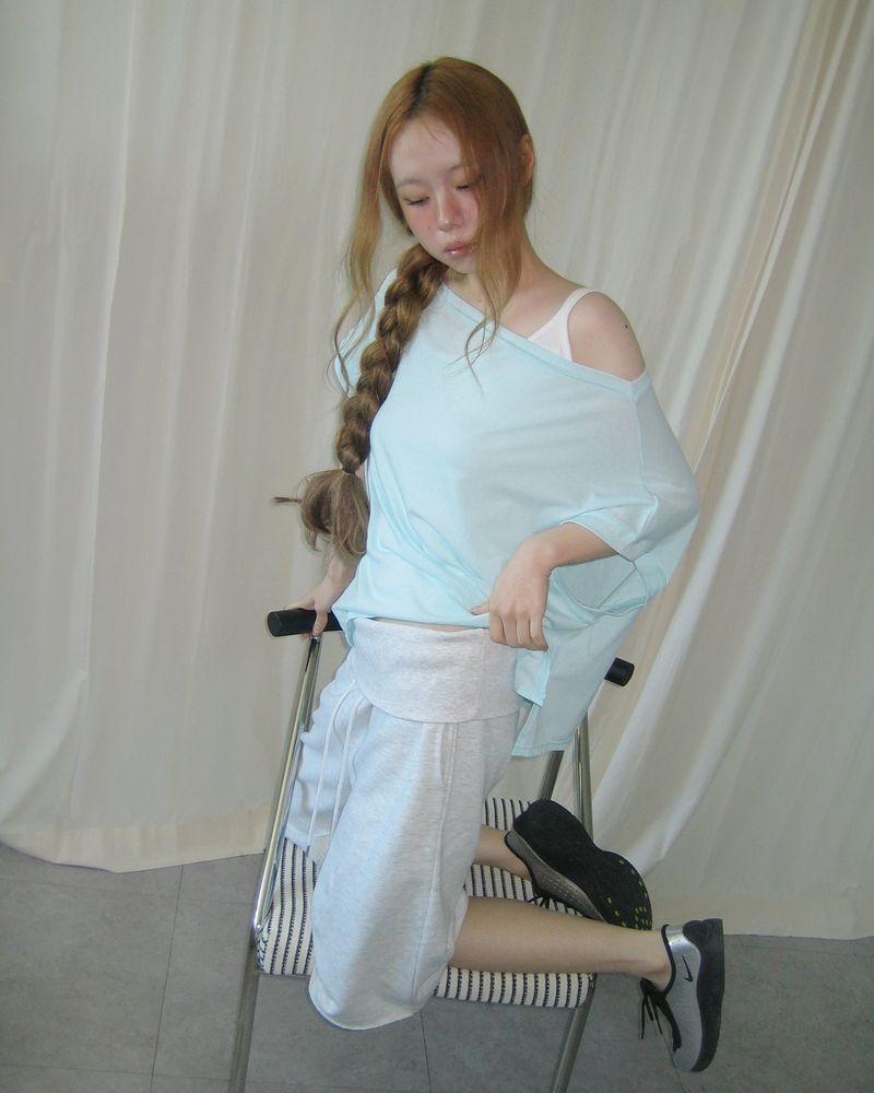 FREE LOOSE OFF-SHOULDER T-SHIRT