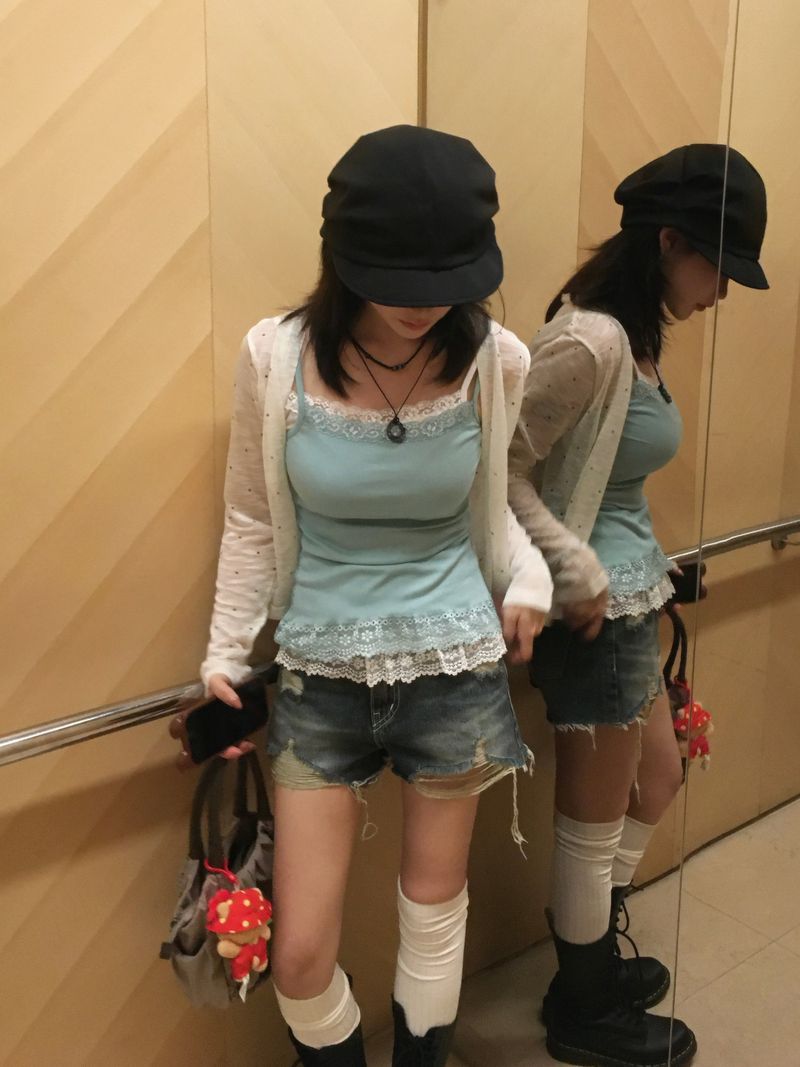 Distressed Washed Denim Hot Pants (3c)