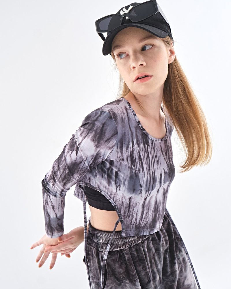 DIVIDE CROP TOP