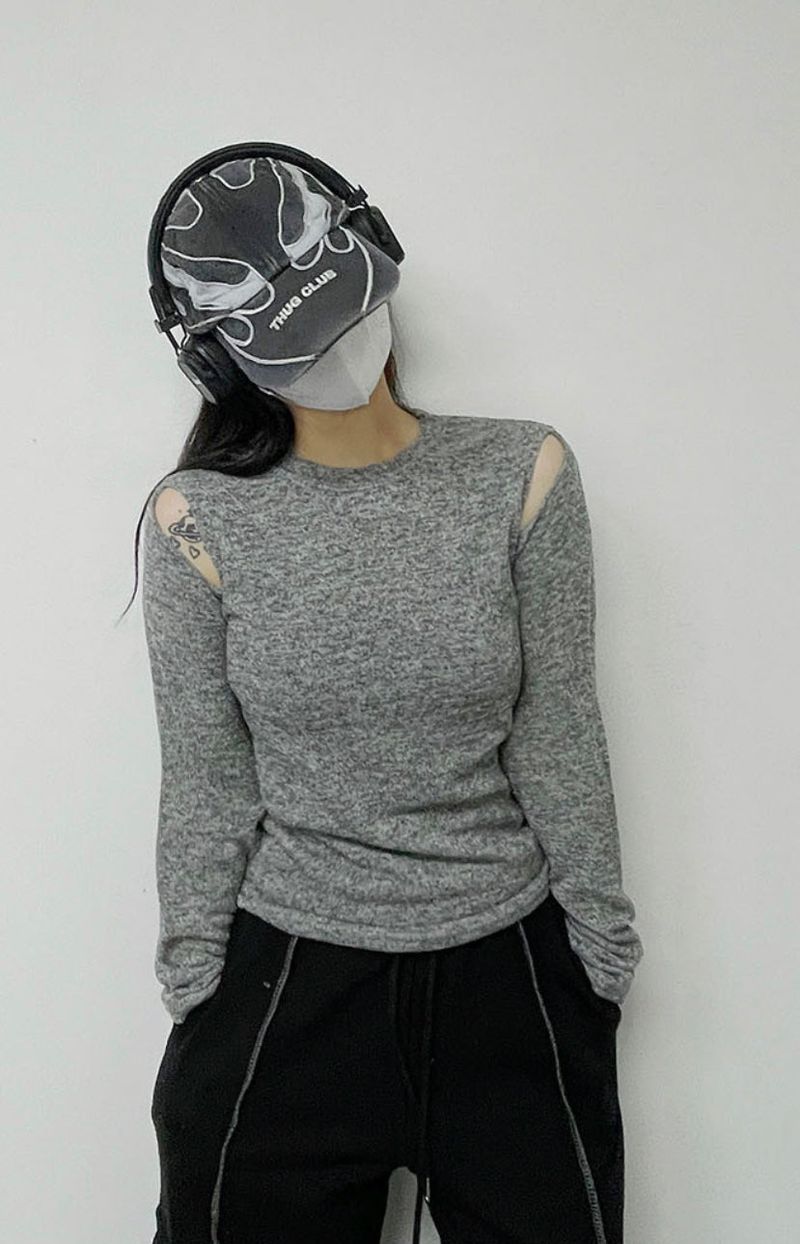 cut out shoulder long sleeve