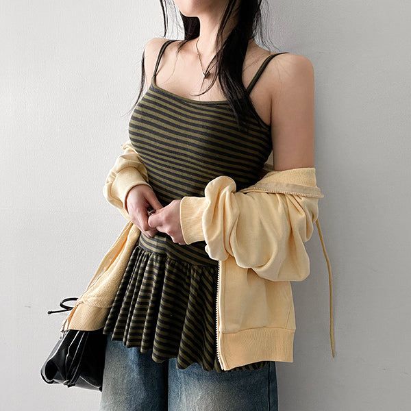 hijjoo(ハイチュー)の「It's Sleeved Shirring Dress with Sleeveless Shirt(Dresses)」