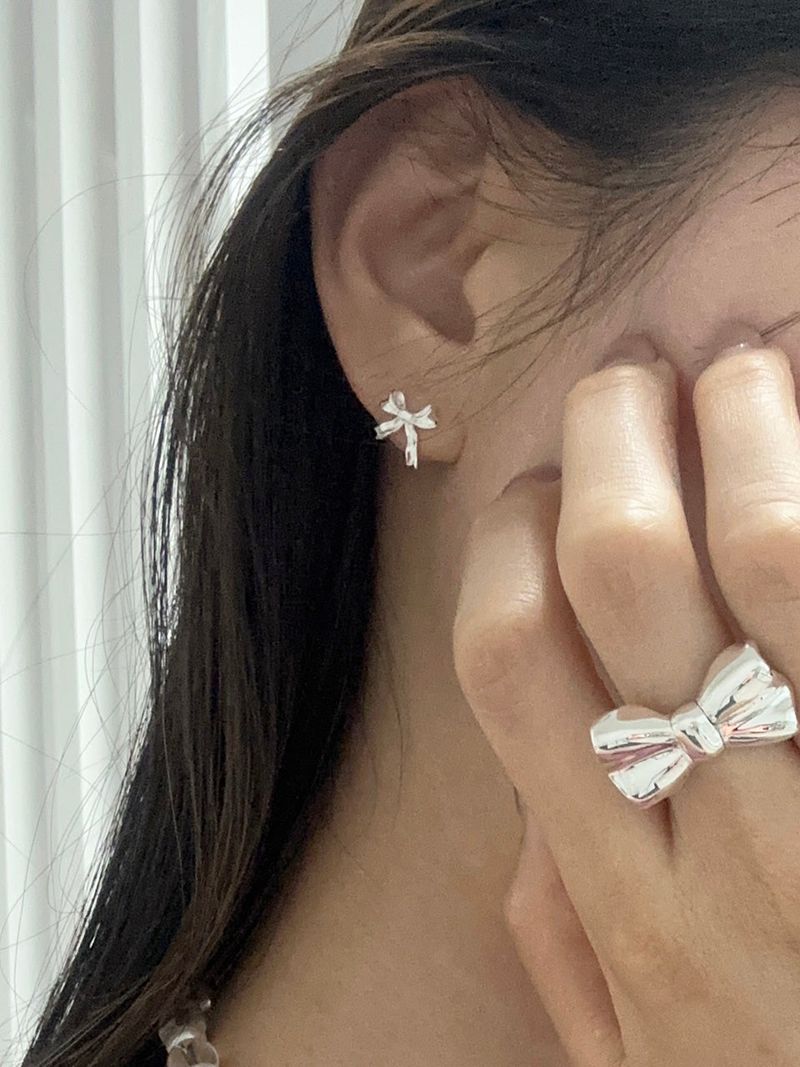 MOSXE（モスクス）の「[92.5 silver] Cute ribbon earring（Accessories）」