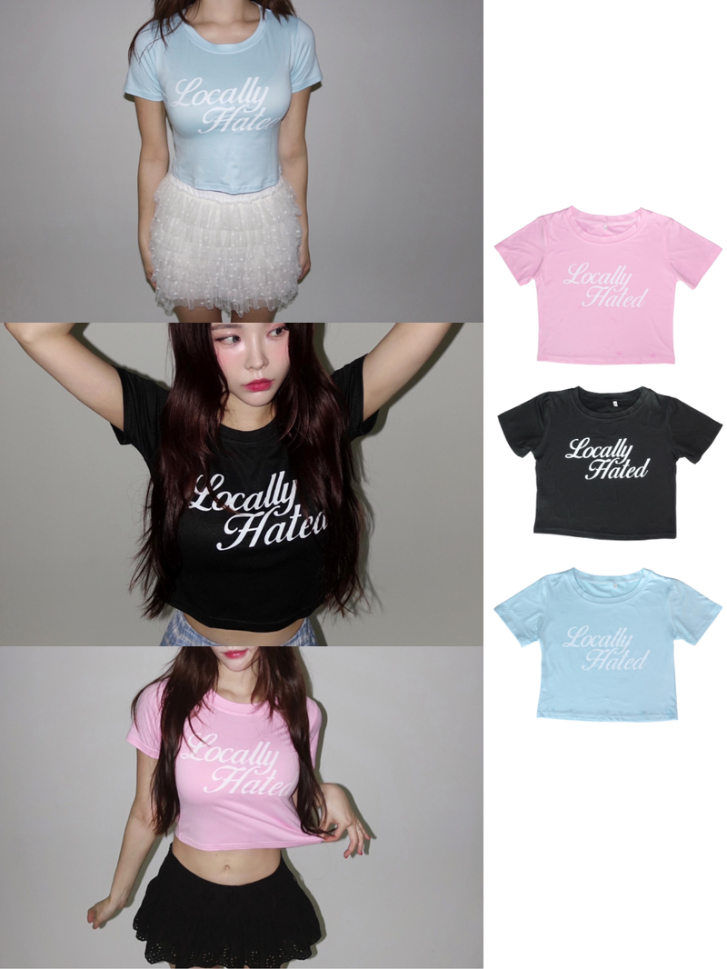 dereborujo（ドレボルゾー）の「Short-sleeved cropped T-shirt with coloring lettering（Tops）」