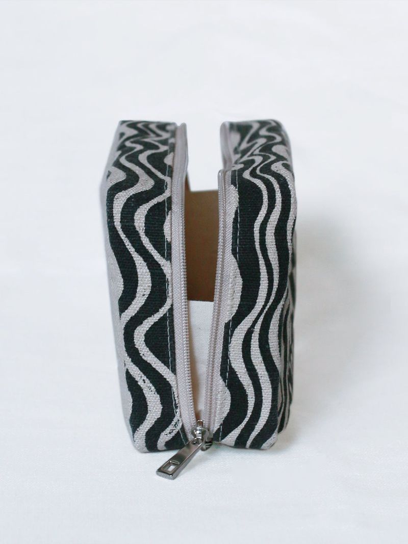 Wavy Pouch Bag - Black