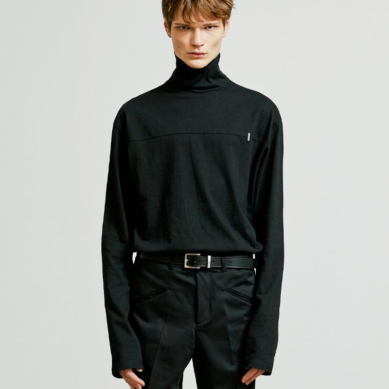 S SY（エスエスワイ）の「back button long sleeve chest tip turtle neck black（Tops）」